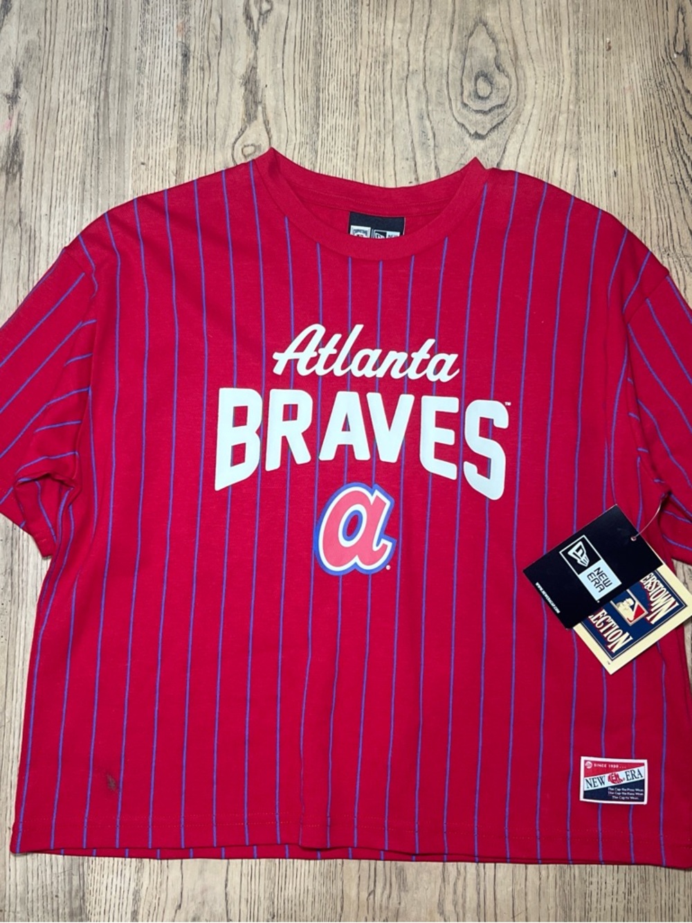New Era women’s ladies Atlanta Braves Red Pinstripe Crop Top